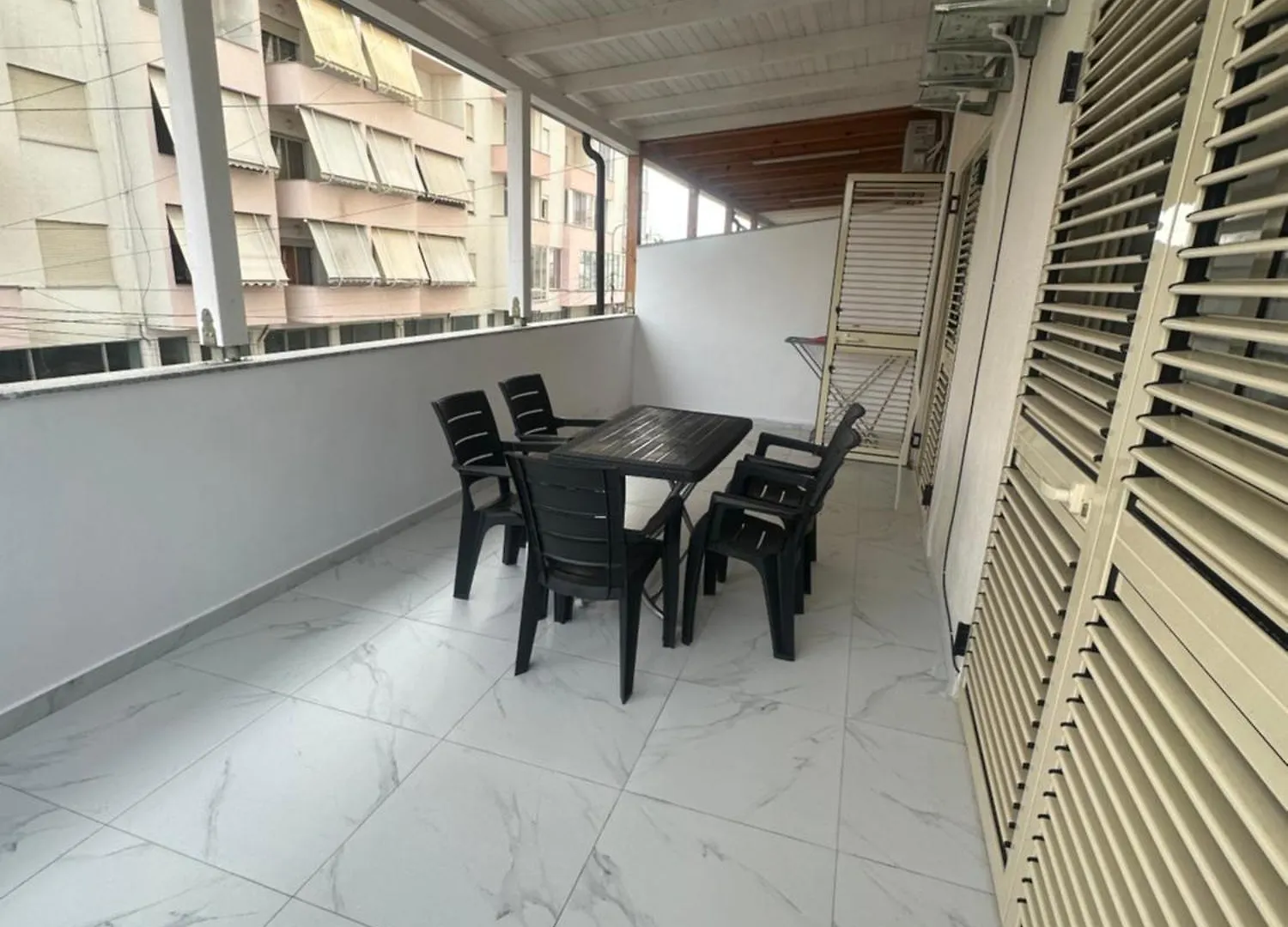 דורס Roy Apartments III ,New Location